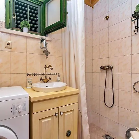 Ferienhaus Fuer 2 Personen 1 Kind Ca 45 Qm In Makarska, Dalmatien Mitteldalmatien *